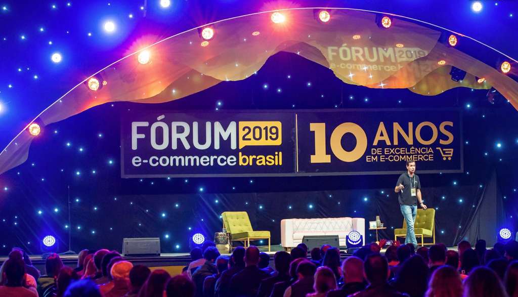 Edu Lins no palco do Fórum E-commerce Brasil 2019